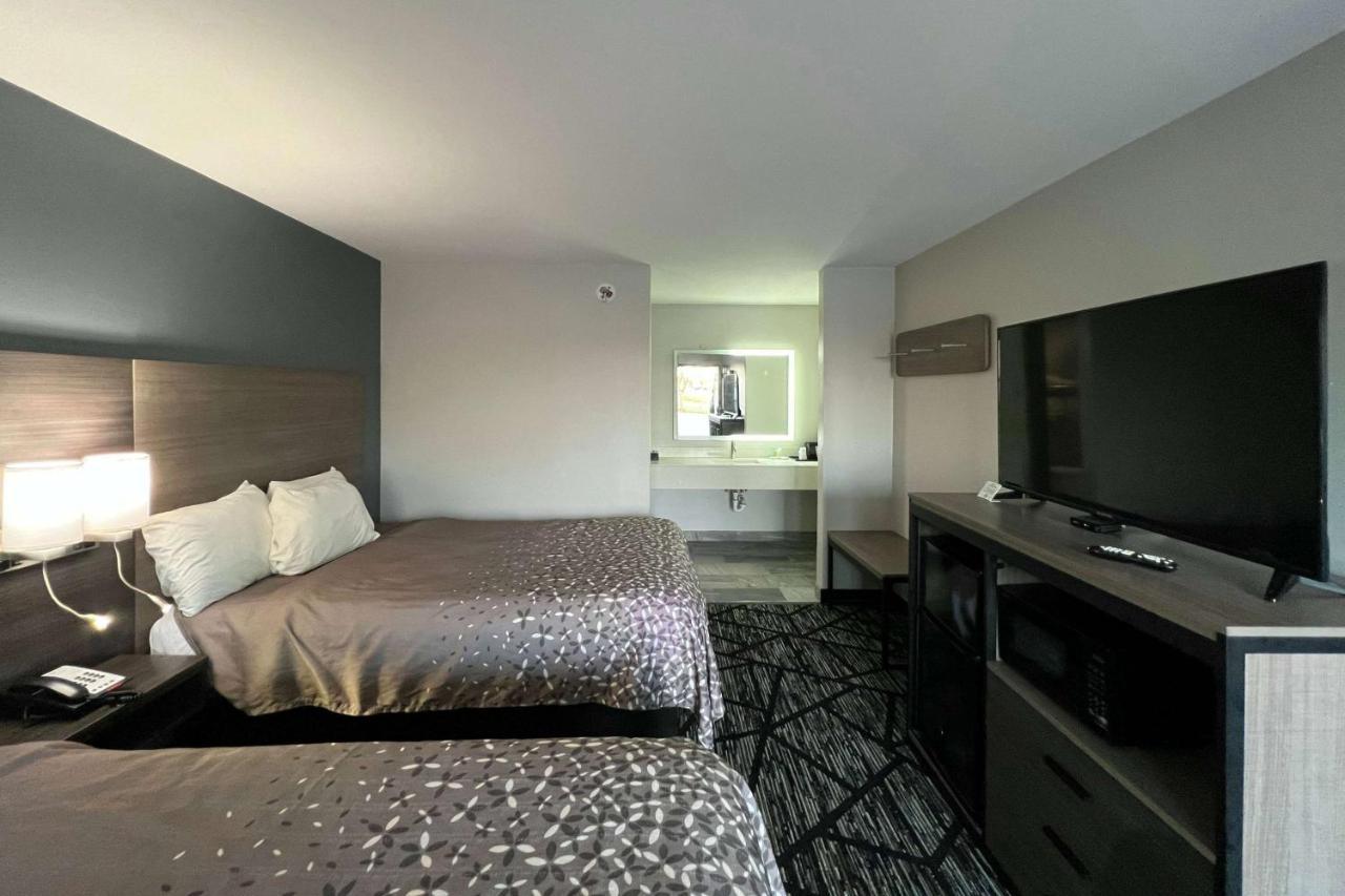 Super 8 By Wyndham South