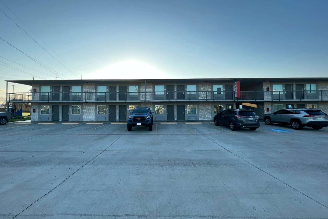 Motel Super 8 By Wyndham South 2*